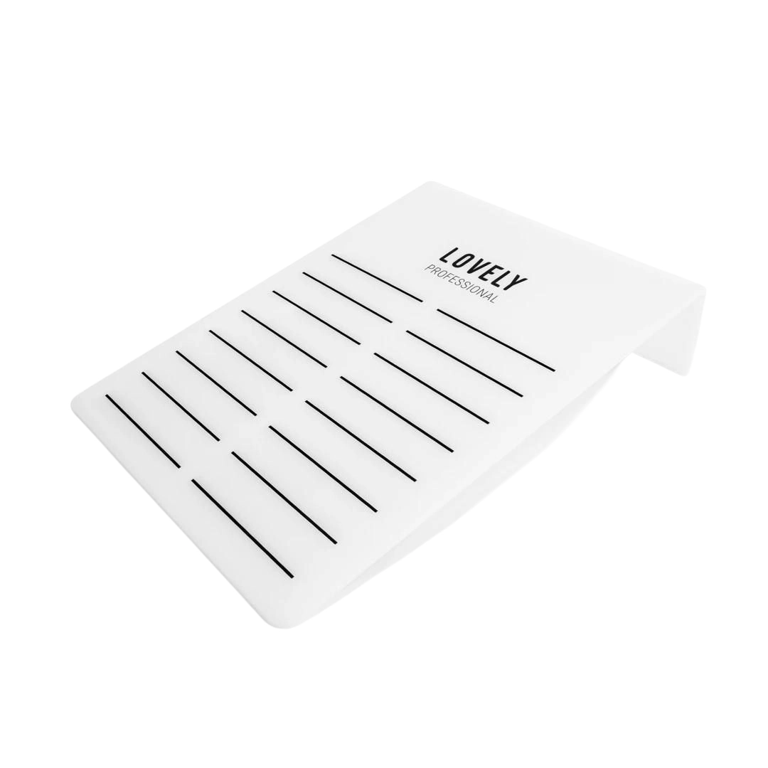 لوح رموش Lovely مائل لوح رموش Lovely مائل